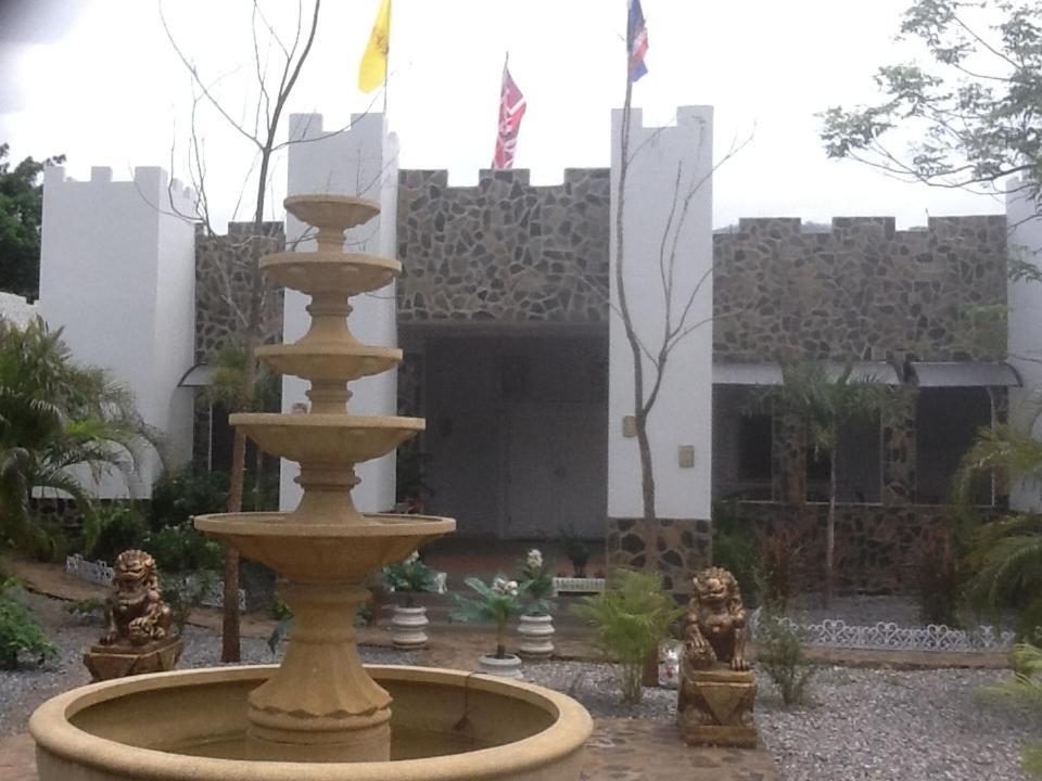 泰国城堡度假村 Ban Thap Sila 外观 照片