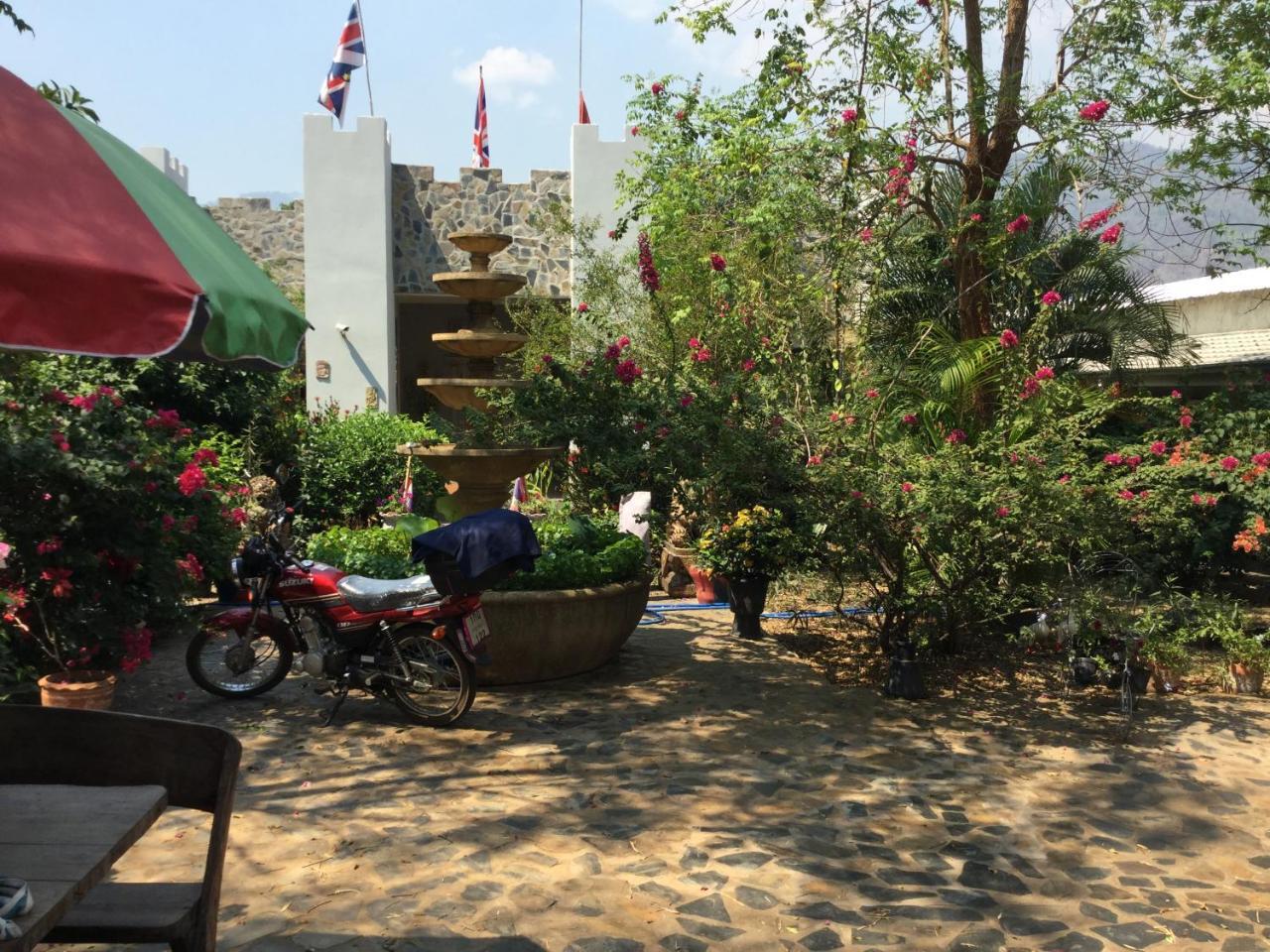 泰国城堡度假村 Ban Thap Sila 外观 照片